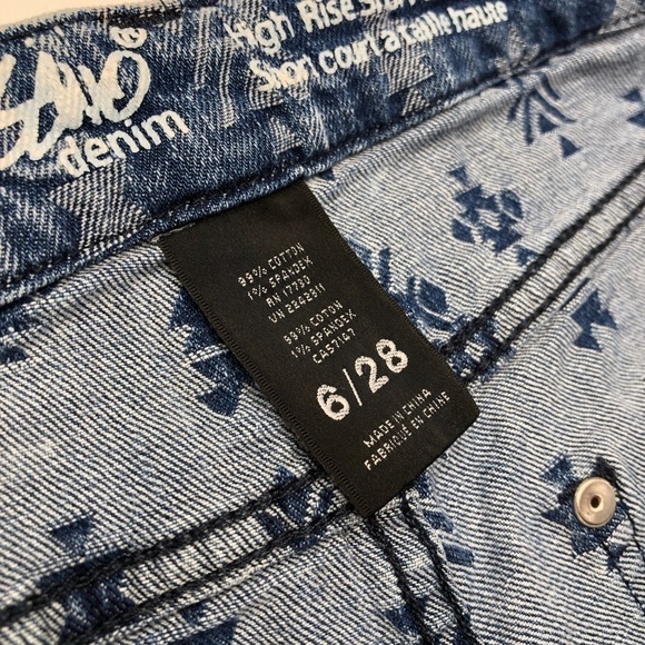 MOSSIMO Boho Mom Jeans Style Soft 80s Acid Wash Arrow High Rise Cuff Jean Shorts - Picture 9 of 12